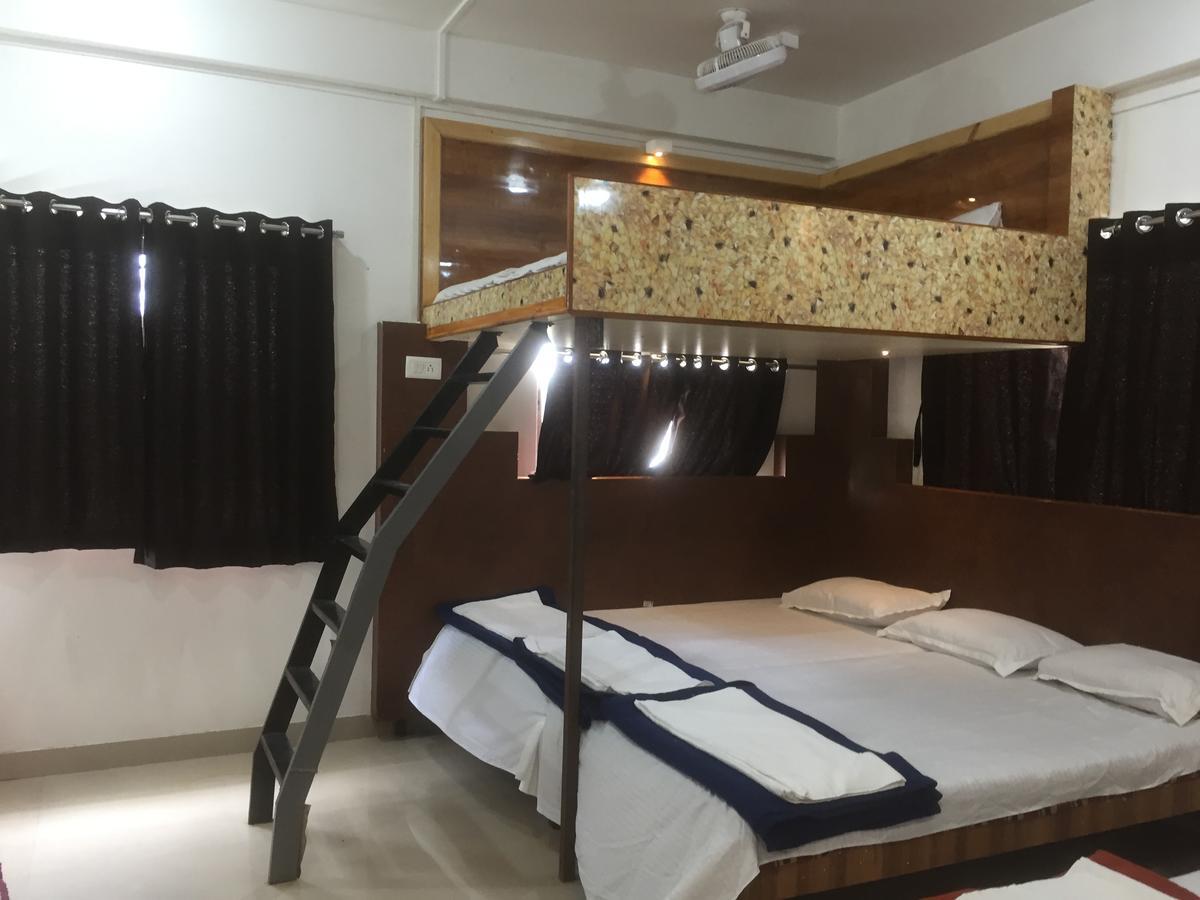 Hotel Joshi Yatri Niwas Kolhápur Exteriér fotografie